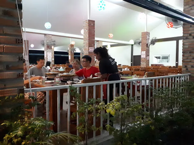 Max's Bar & Max's Garden