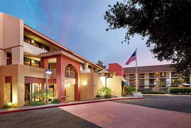 La Quinta Inn & Suites by Wyndham Thousand Oaks-Newbury Park