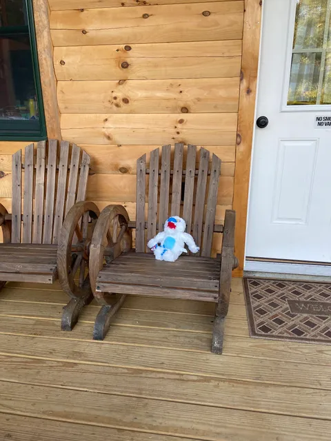 Josselyn's Getaway Log Cabins