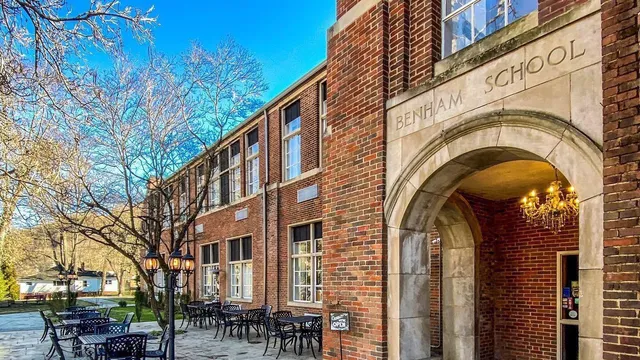 Benham Schoolhouse Inn