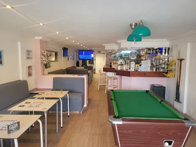 Churchills Kandys Cafe Bar