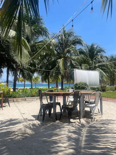 Bar 200 - By The Beach