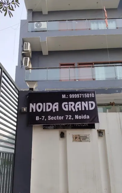Hotel Noida Grand