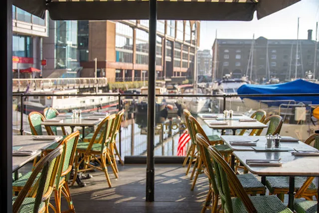 Côte St Katharine Docks
