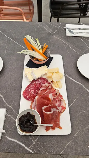 Bollicine &Co. Champagne Bar | Serravalle