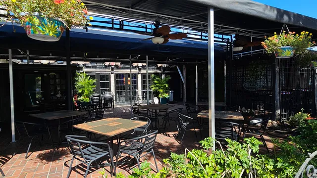 Rowdy Rooster Bar & Restaurant