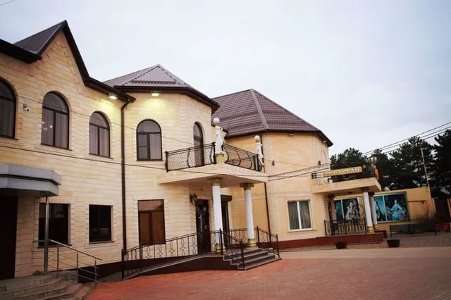 Restoran, Gostinitsa - Tsarskiy. Gostinitsa V Krymske