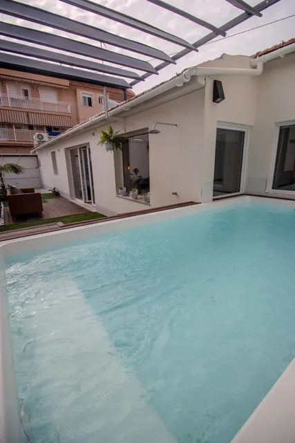 Loft vacacional Pernocta 21, piscina y aparcamiento privado.