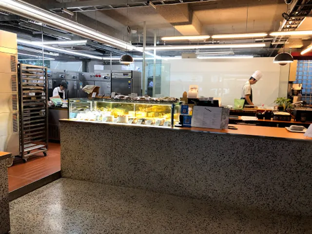 FLOUR Artisan Bakery Cafe - Garosu-gil Branch