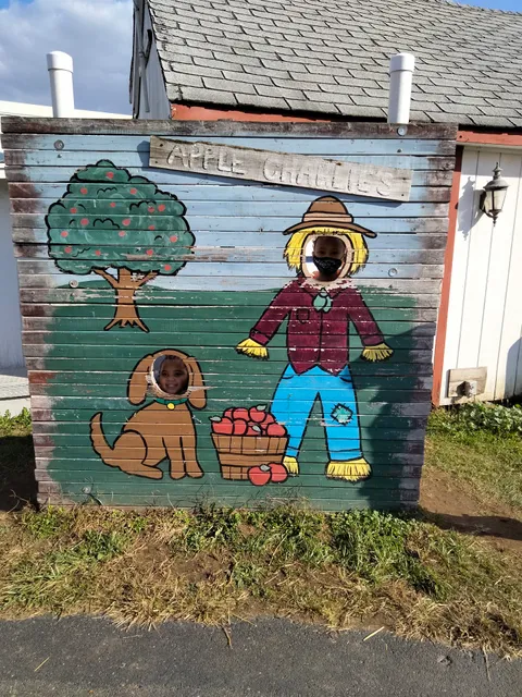 Apple Charlie's Orchards