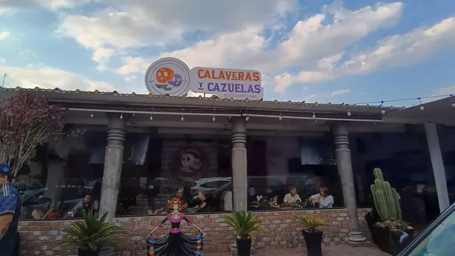 Calaveras y Cazuelas