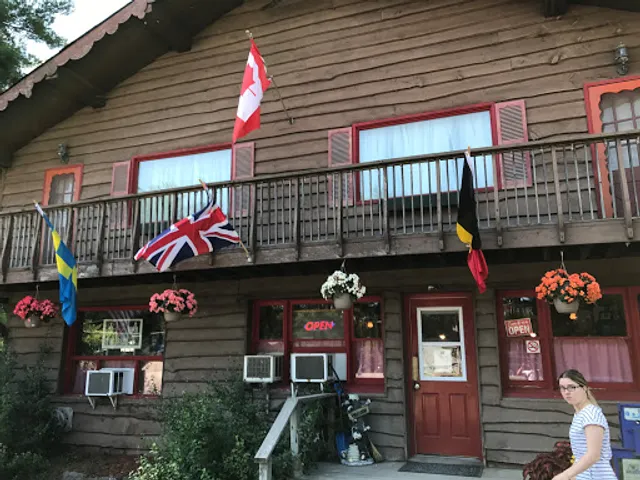 Henrietta's Pine Bakery - Dwight