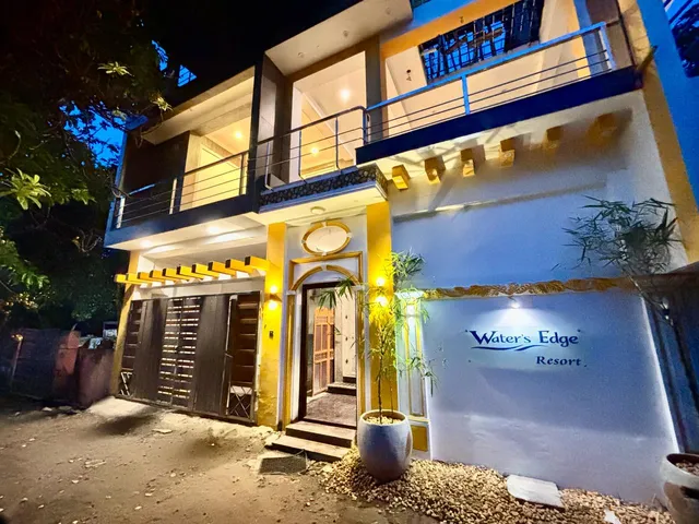 Waters Edge Resort