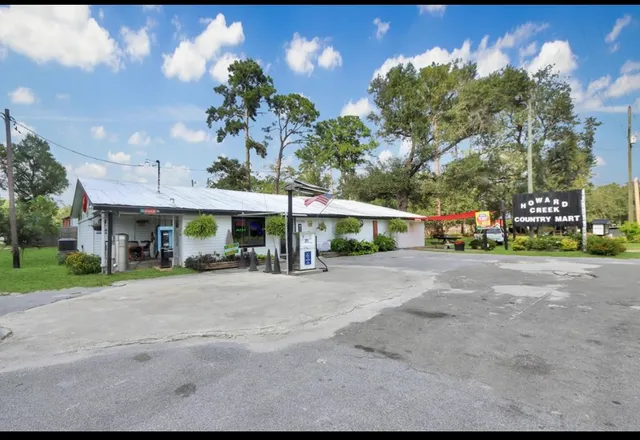 Howard Creek Country Mart