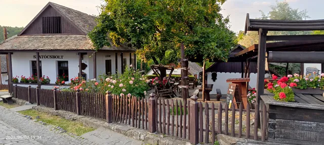 Hollóköves Vendégházak