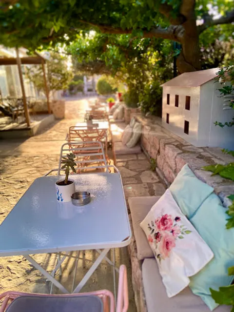 La Casa All Day Cafe Bar