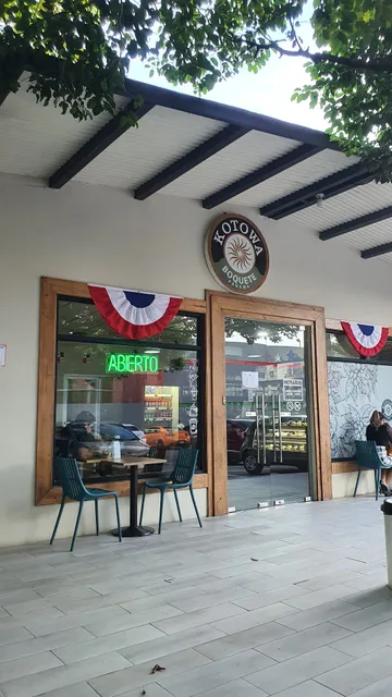 Kotowa Coffee House | Gimnasio Kenny Serracín