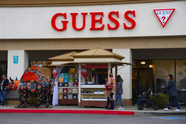GUESS Factory
