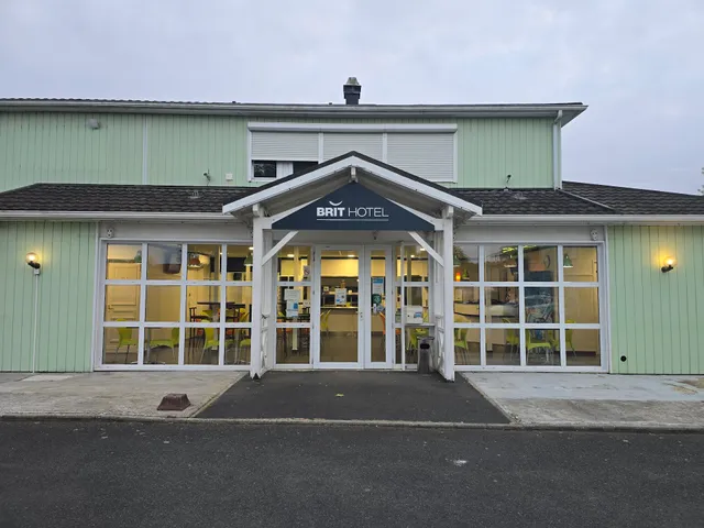 Brit Hotel Essentiel Poitiers – Gare du Futuroscope