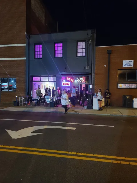 COFFEE AND ART GALLERY