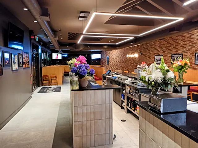 Me-n-Ed's Pizza Parlors