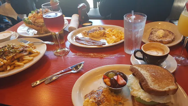 The Toasted Yolk Cafe