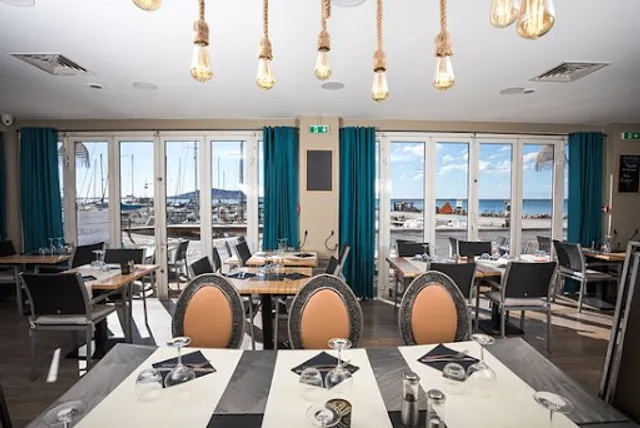 À la Voile Blanche - Restaurant Bouzigues Etang de Thau