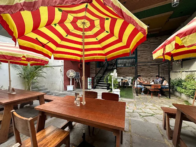 The Hole In The Wall Cafe