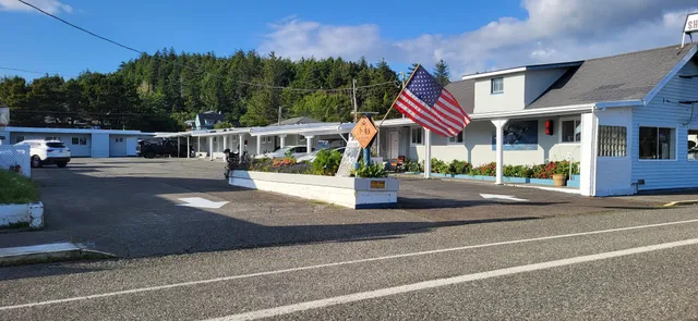 Shoreline Inn and Suites