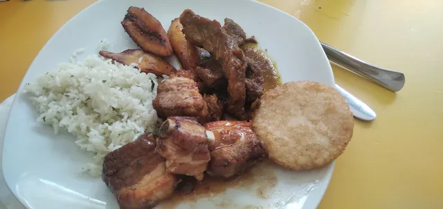 LA SABROSURA BUFFET -RESTAURANTE