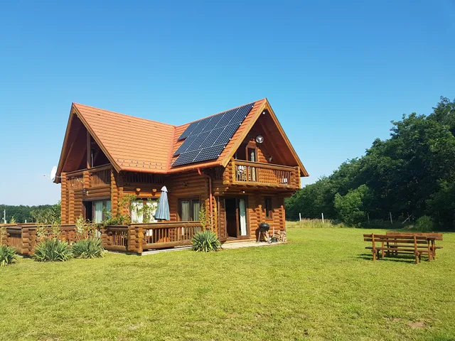 Holden Log House Gyarmat