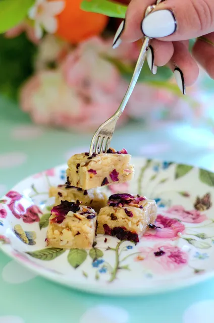 Tsokolate Confections