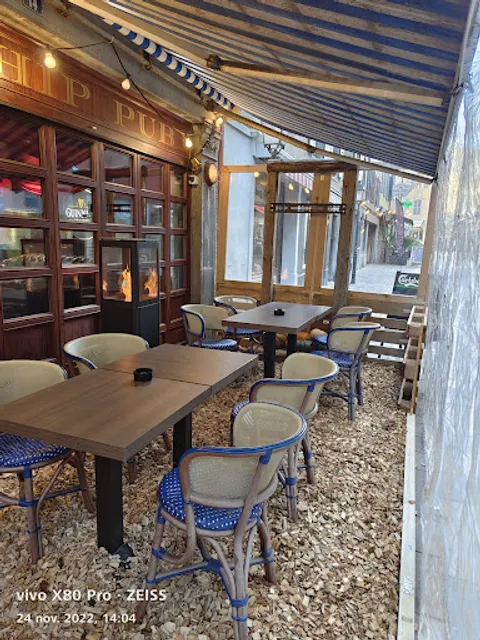 Bateau Rouge Pub Aigle ( ex Red Ship)