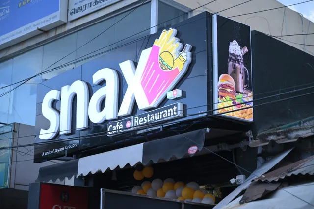 Snax Café