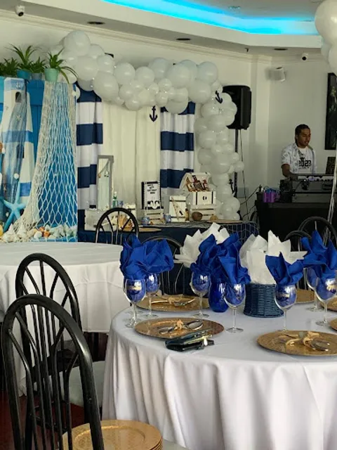 Island Junction Restaurant & Lounge