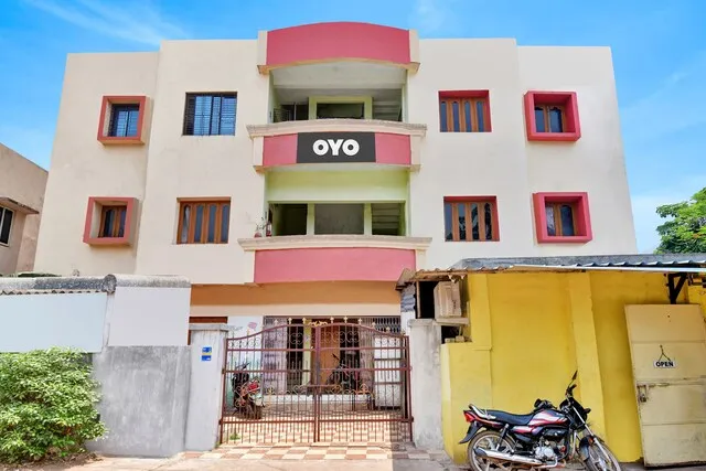 OYO Flagship 81264 Swastik Residency