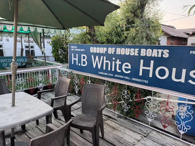 White house group of house boat