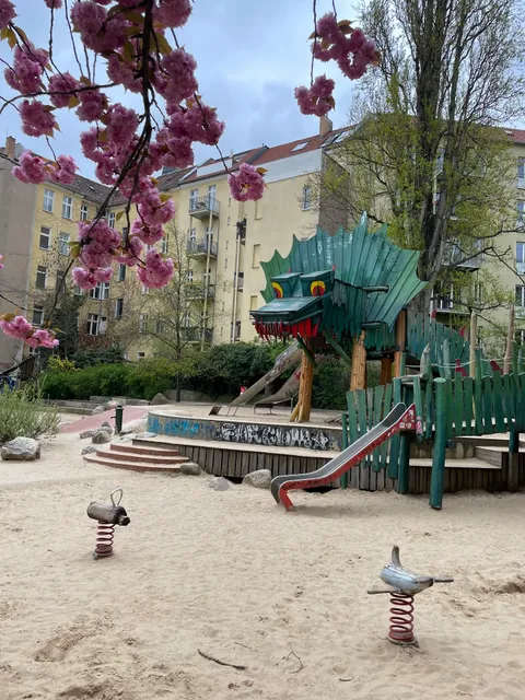 Dragon kid park