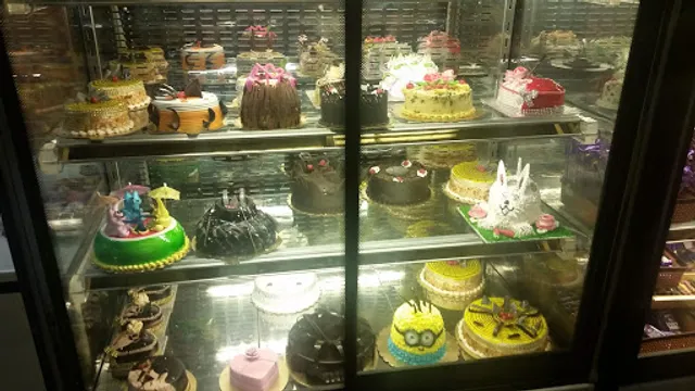 Fantasy Bakery & Cafe (Palasia)
