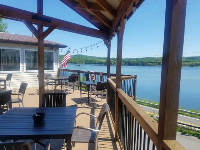 Lakeside Vista Restaurant & Tavern