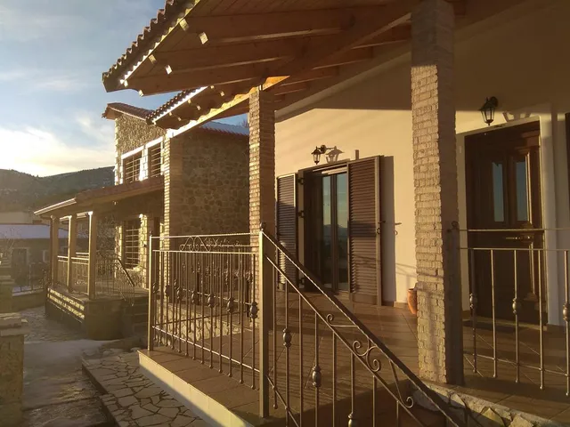 ΑΓΓΕΛΙΚΑ ΣΤΑ ΟΡΕΙΝΑ-ΞΕΝΩΝΑΣ ΚΑΙΣΑΡΙ