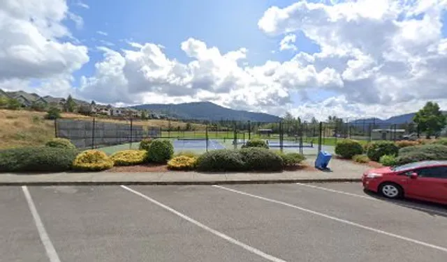Issaquah Highlands Pickleball and Tennis Court