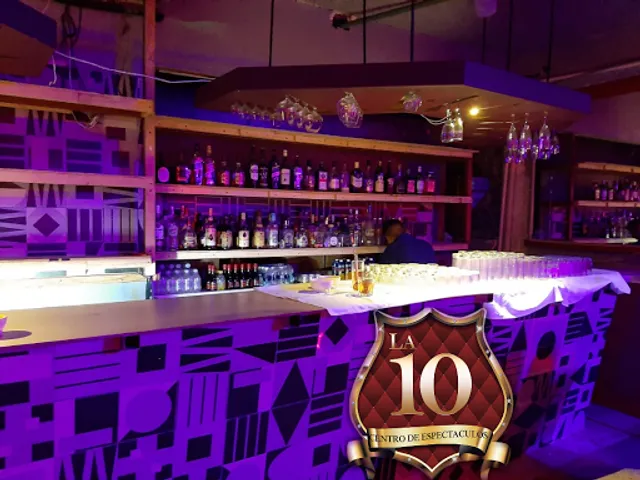 La 10 Men's Club Manzanillo