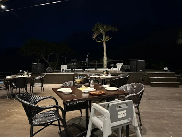 BEACHSIDE GRILL 夏至南風（ビーチサイドグリル カーチバイ）