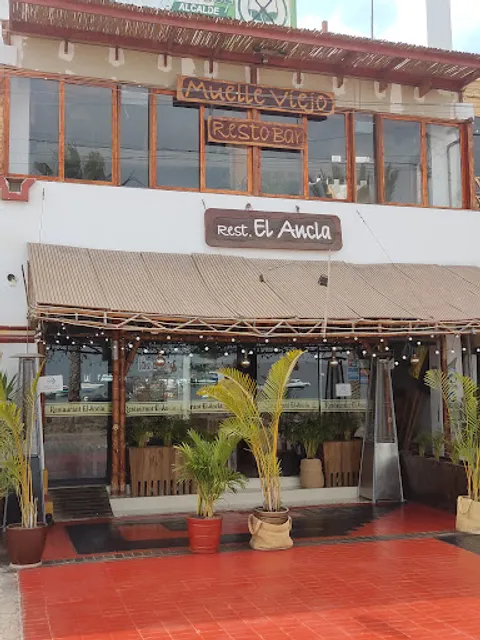 Muelle Viejo Restobar Hospedaje