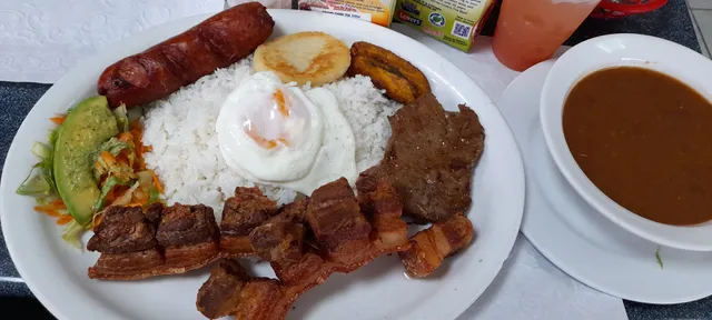 Panaderia & Restaurante Latina G.