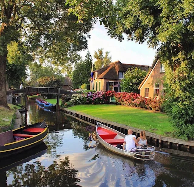 Giethoorn boat rental