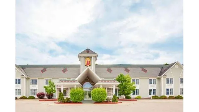 Super 8 by Wyndham Brooklyn