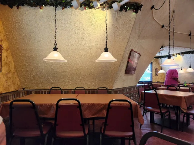 Sid's Super Submarines, Pizza & 6-Pack