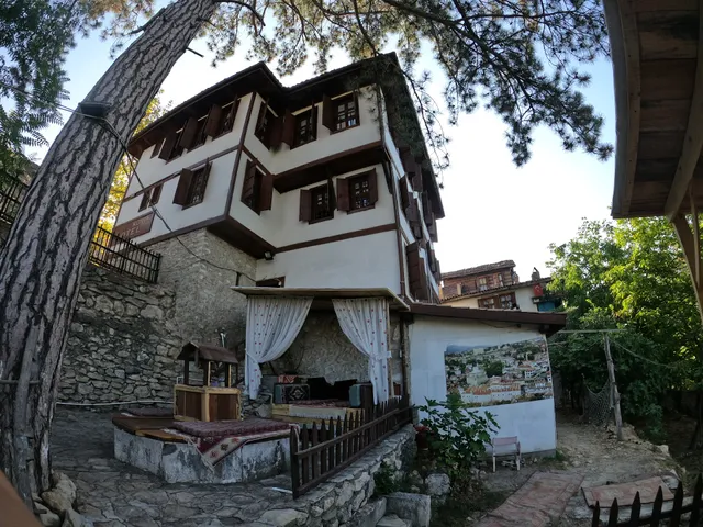 Çamlı Konak